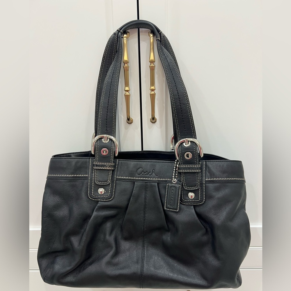 Vintage Coach Soho Tote in classic black—pleated, spacious, and timeless!